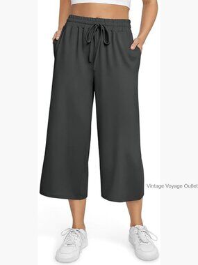 Plus Size High Waisted Yoga Capri Pants with Pockets Loose Fit Activewear